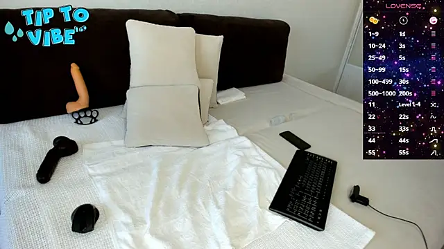 Smallnipples online show from October 17, 6:28 am