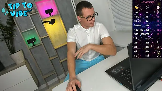 Snapshot of Smallnipples chatting on December 4, 5:56 pm Smallnipples online show from December 4, 5:56 pm