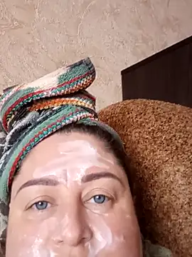 Amy August online show from December 5, 9:19 am