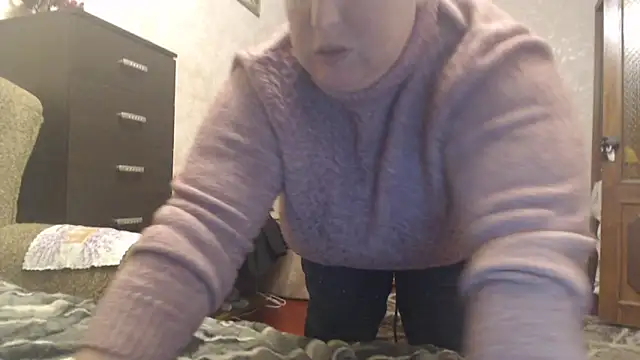 Amy August online show from April 8, 5:58 pm