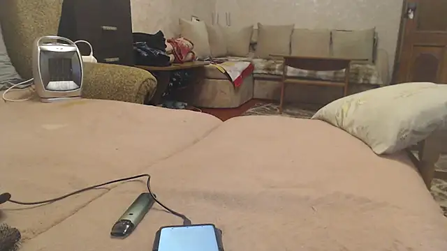 Amy August online show from March 4, 6:59 pm