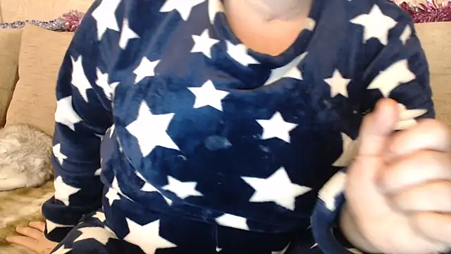 Amy August online show from December 17, 7:24 am