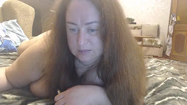 Amy August online show from April 13, 5:50 pm