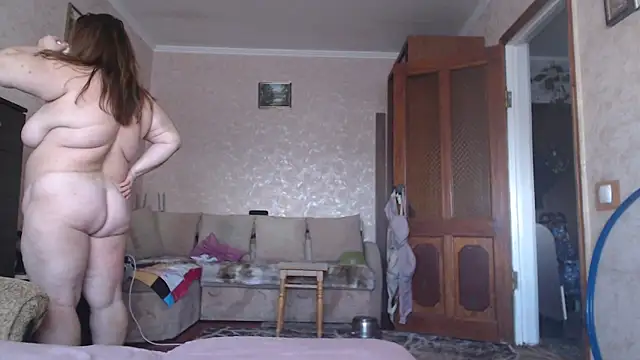 Snapshot of Amy_August chatting on February 11, 9:42 am Amy August online show from February 11, 9:42 am