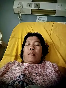 Snapshot of TropicalFlower chatting on October 4, 12:12 am TropicalFlower online show from October 4, 12:12 am