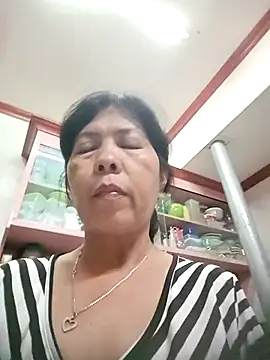 Snapshot of TropicalFlower chatting on November 9, 4:05 am TropicalFlower online show from November 9, 4:05 am