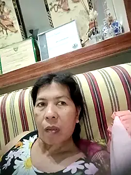 Snapshot of TropicalFlower chatting on October 5, 9:00 am TropicalFlower online show from October 5, 9:00 am