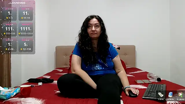 Snapshot of BBW_MILF_4U chatting on October 18, 8:27 am BBW MILF 4U online show from October 18, 8:27 am