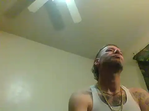 Snapshot of thefire420 chatting on December 8, 12:46 am thefire420 online show from December 8, 12:46 am