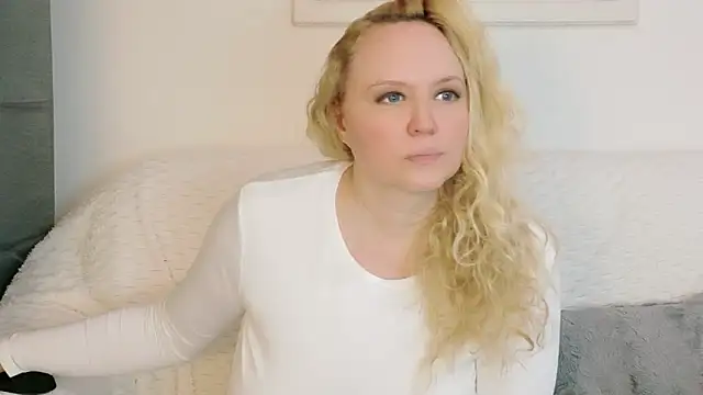 Sarah4you online show from February 13, 5:35 pm