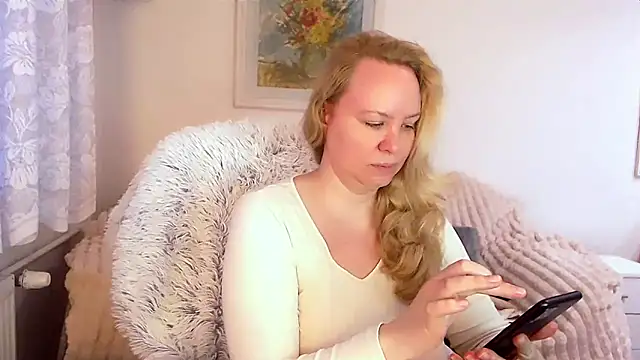 Snapshot of Sarah4you chatting on March 1, 4:33 pm Sarah4you online show from March 1, 4:33 pm