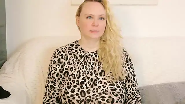 Sarah4you online show from February 23, 5:35 pm