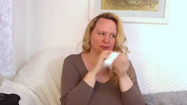 Snapshot of Sarah4you chatting on September 26, 8:38 pm Sarah4you online show from September 26, 8:38 pm