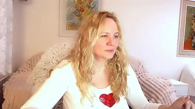Snapshot of Sarah4you chatting on March 15, 9:49 pm Sarah4you online show from March 15, 9:49 pm