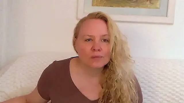 Snapshot of Sarah4you chatting on October 9, 8:53 pm Sarah4you online show from October 9, 8:53 pm