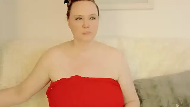 Snapshot of Sarah4you chatting on July 12, 8:31 pm Sarah4you online show from July 12, 8:31 pm