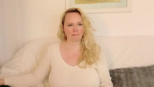 Sarah4you online show from November 27, 4:40 pm