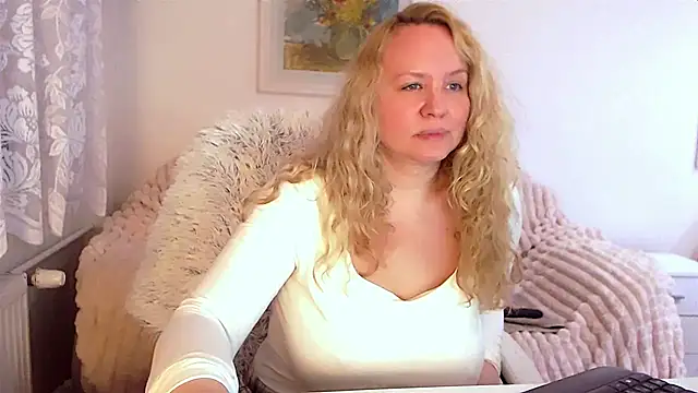 Snapshot of Sarah4you chatting on March 19, 12:37 am Sarah4you online show from March 19, 12:37 am