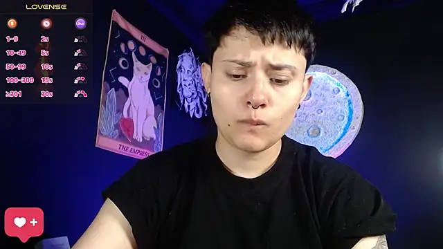 girl intense444 online show from December 22, 1:22 pm