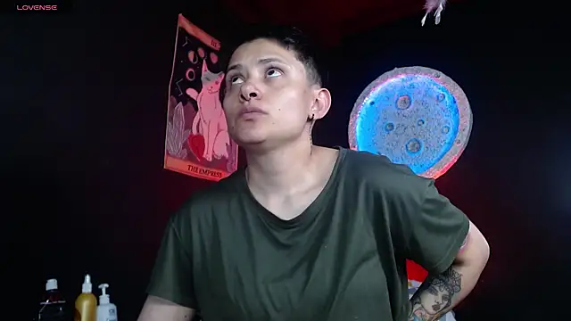 girl intense444 online show from June 24, 7:33 pm