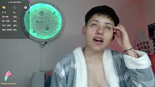 Snapshot of girl_intense444 chatting on March 1, 10:53 pm girl intense444 online show from March 1, 10:53 pm