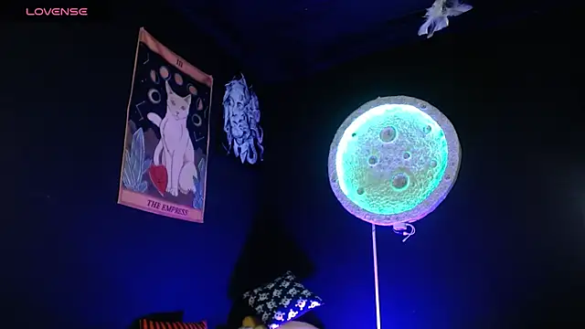 girl intense444 online show from December 4, 1:10 pm