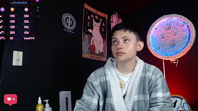 girl intense444 online show from July 25, 12:55 pm