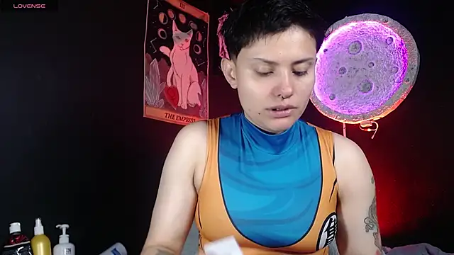 girl intense444 online show from April 22, 1:18 pm