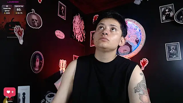 girl intense444 online show from October 28, 7:24 pm