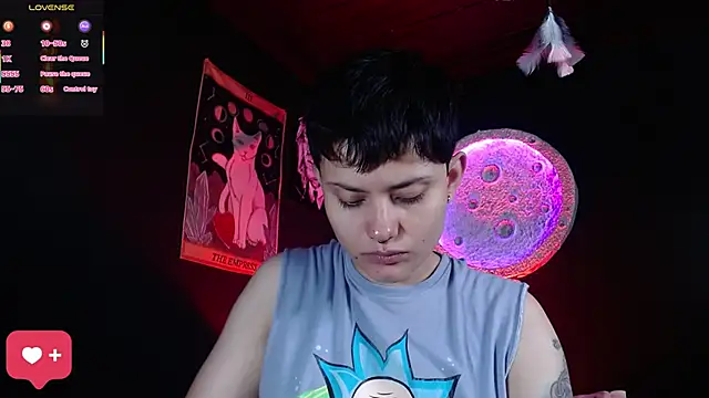 girl intense444 online show from April 5, 1:07 pm