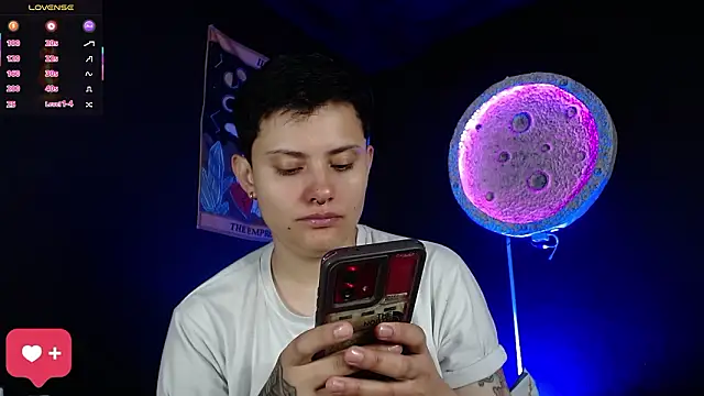 girl intense444 online show from March 12, 1:04 pm