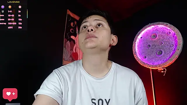 girl intense444 online show from April 12, 1:47 pm