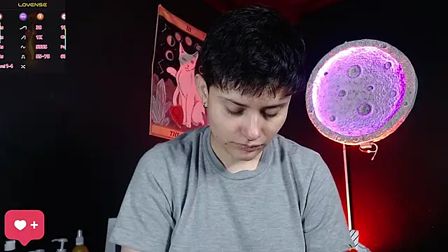 girl intense444 online show from April 9, 1:17 pm