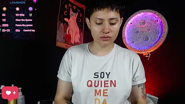 girl intense444 online show from May 17, 1:33 pm