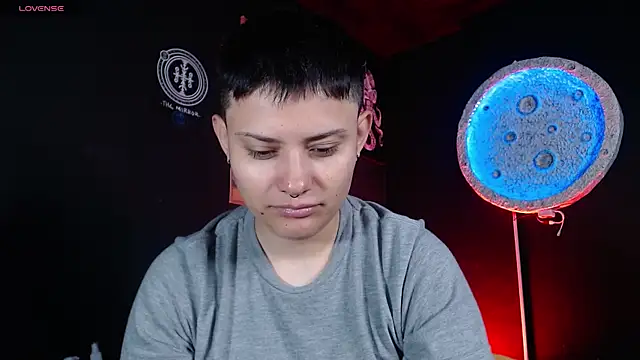 girl intense444 online show from July 17, 1:41 pm