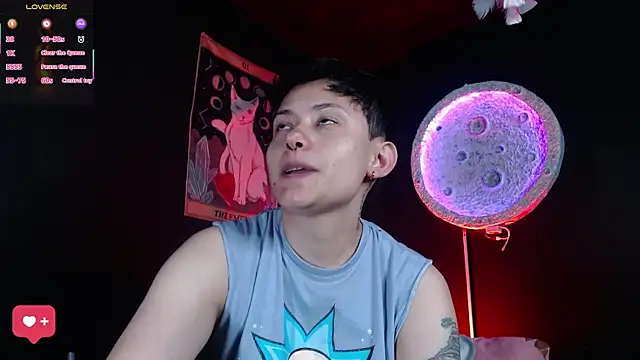 girl intense444 online show from April 4, 1:17 pm