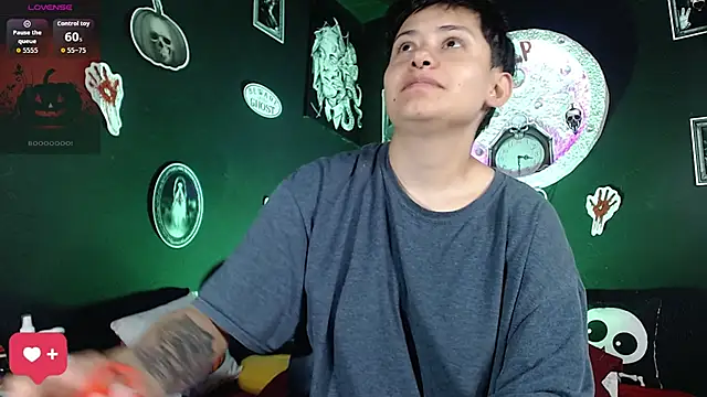 girl intense444 online show from October 29, 12:37 pm