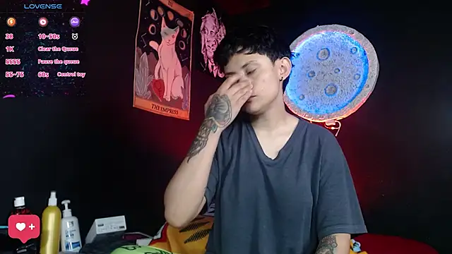 girl intense444 online show from June 17, 1:54 pm