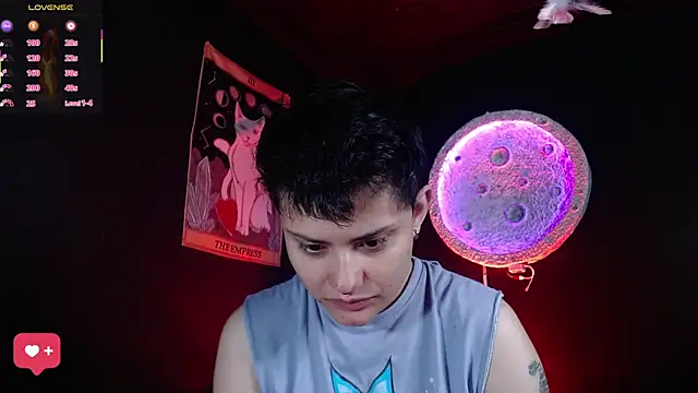 girl intense444 online show from April 8, 1:56 pm