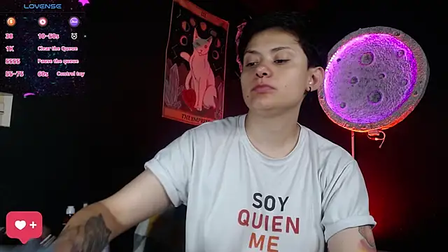 girl intense444 online show from May 18, 1:05 pm