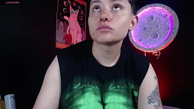 girl intense444 online show from April 21, 1:39 pm