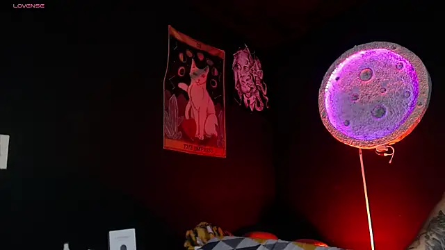 girl intense444 online show from May 5, 1:14 pm