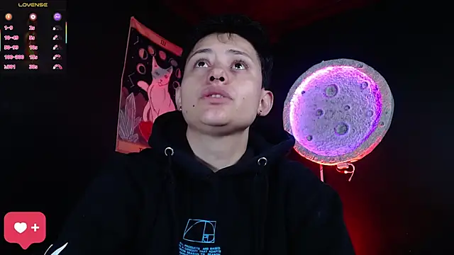 girl intense444 online show from April 10, 1:40 pm