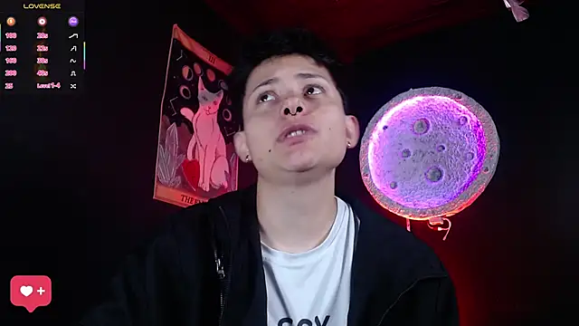 girl intense444 online show from April 14, 1:05 pm