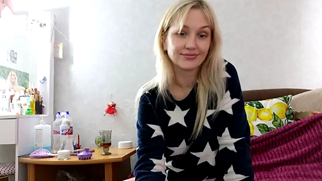 Snapshot of ModelEva chatting on October 19, 8:17 am ModelEva online show from October 19, 8:17 am