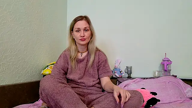 ModelEva online show from March 27, 11:33 am