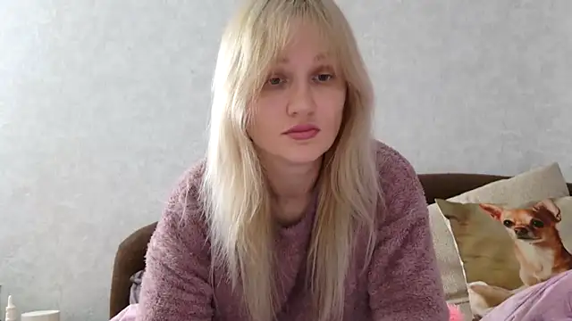 Snapshot of ModelEva chatting on October 11, 9:21 am ModelEva online show from October 11, 9:21 am