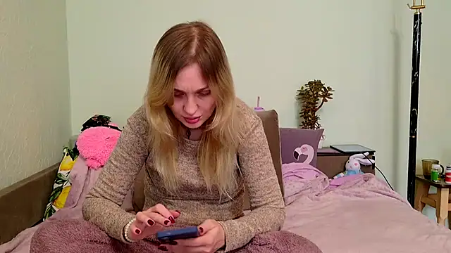 ModelEva online show from April 4, 10:11 am
