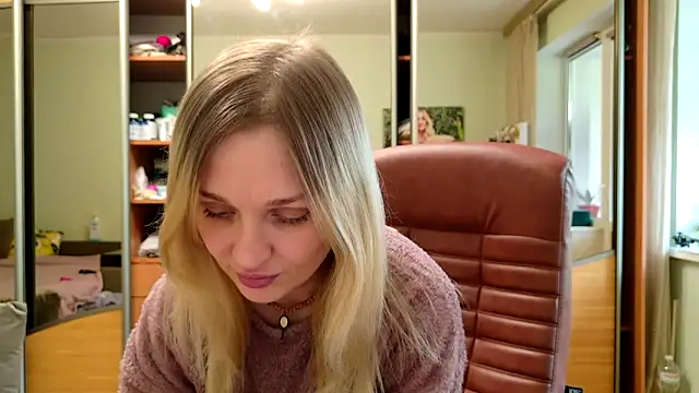 ModelEva online show from April 19, 10:16 am