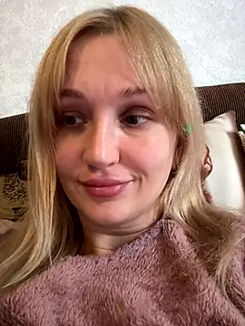 Snapshot of ModelEva chatting on October 1, 9:03 am ModelEva online show from October 1, 9:03 am